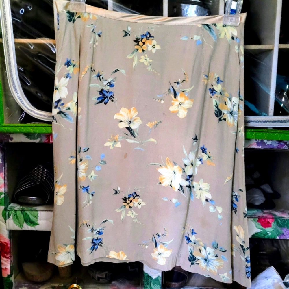 Womens Skirt, Size 4, from a pet free, smoke free home